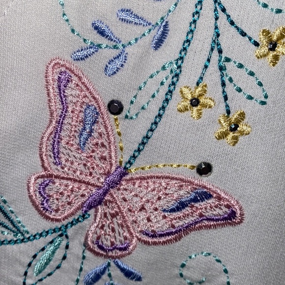 Beautiful Alfred Dunner Blouse with Embroidered Neckline Size L - Picture 8 of 11